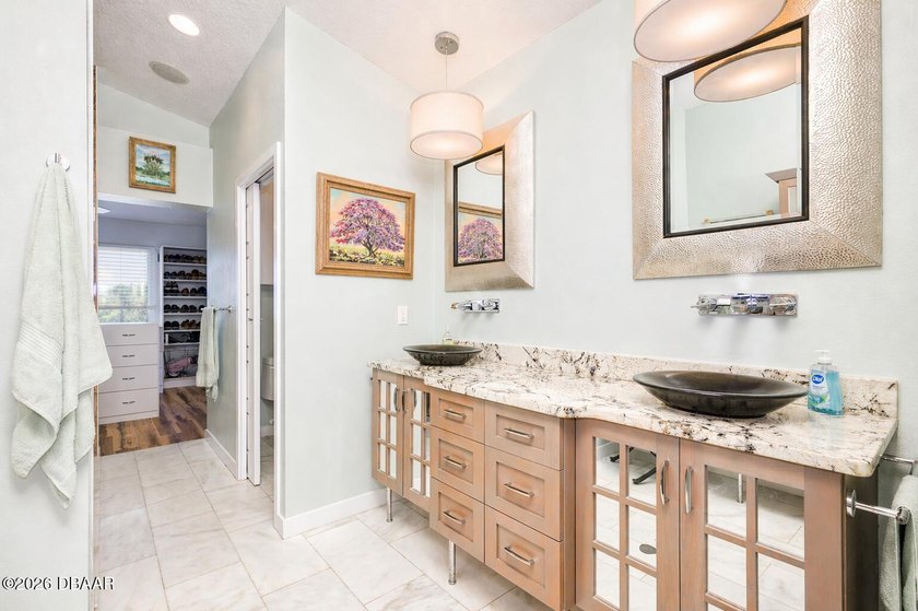 This lovely coastal ocean front home offers 4 bedroom - 3 full - photo 40