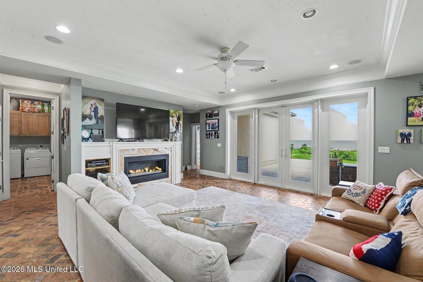 Experience an extraordinary level of privacy, luxury, and - photo 4