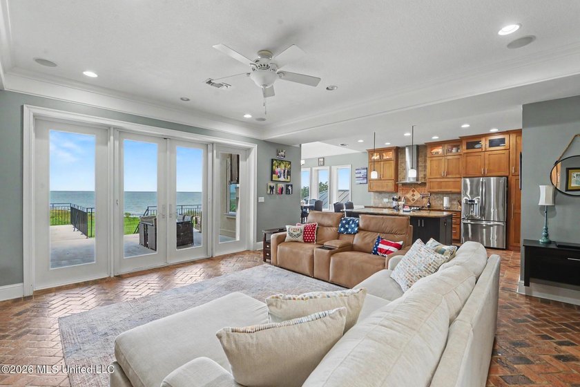Experience an extraordinary level of privacy, luxury, and - photo 7