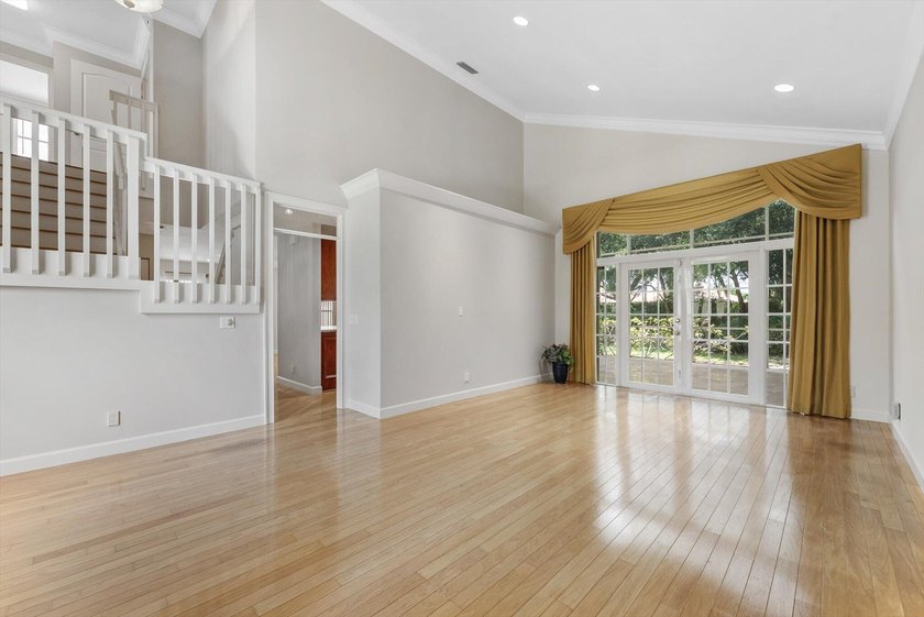 Beautiful, spacious 4-bedroom, 3-bath with a 2-car garage home - photo 9