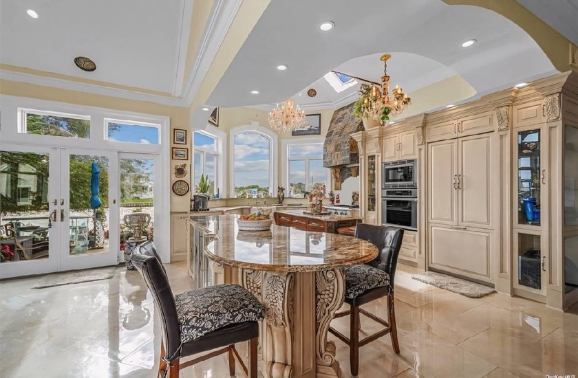 Discover the epitome of waterfront luxury at this exquisite - photo 10