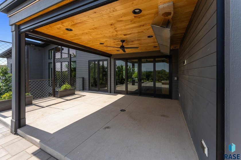 Welcome to this stunning modern riverfront retreat, where luxury - photo 43
