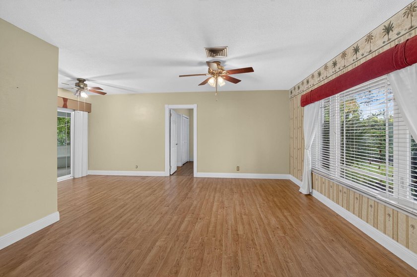 Welcome to Boca Square, one of East Boca Raton's most - photo 2