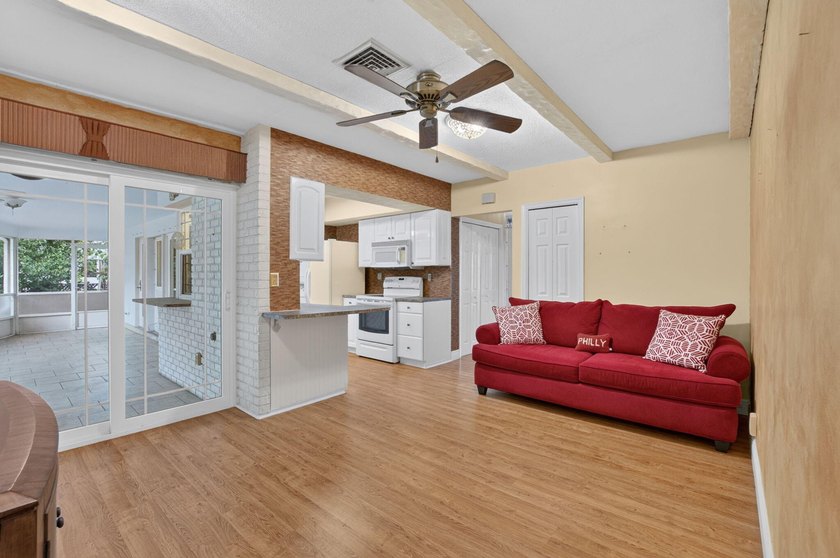 Welcome to Boca Square, one of East Boca Raton's most - photo 6