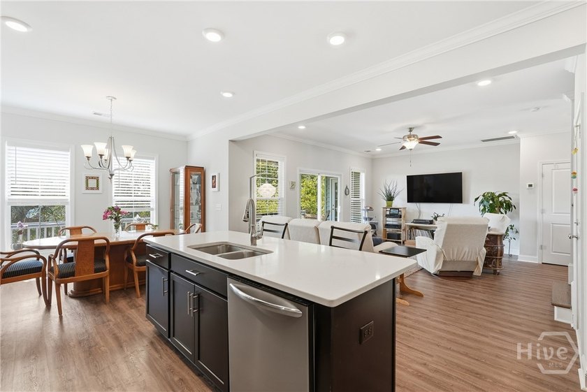 Experience the epitome of Southern charm in this expertly - photo 3