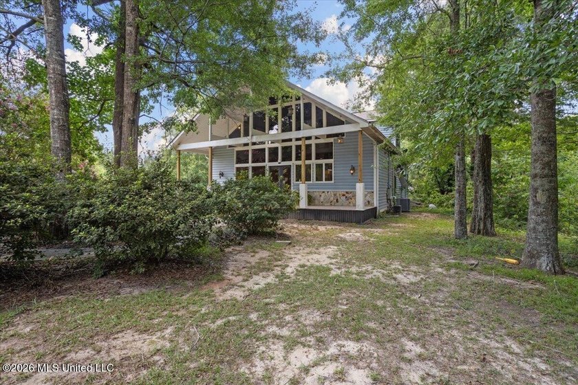 Experience the perfect balance of rustic elegance, privacy, and - photo 3