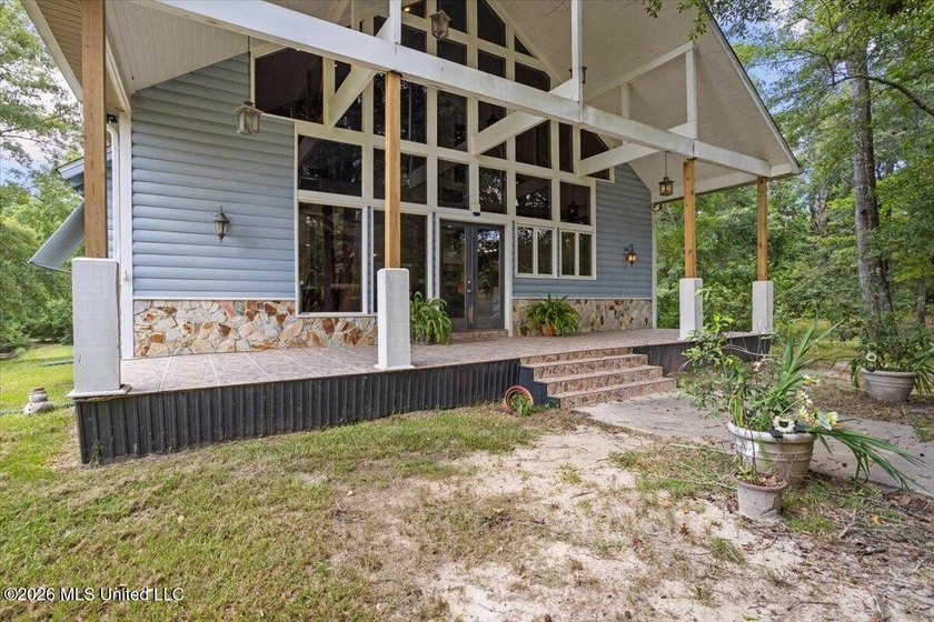 Experience the perfect balance of rustic elegance, privacy, and - photo 5