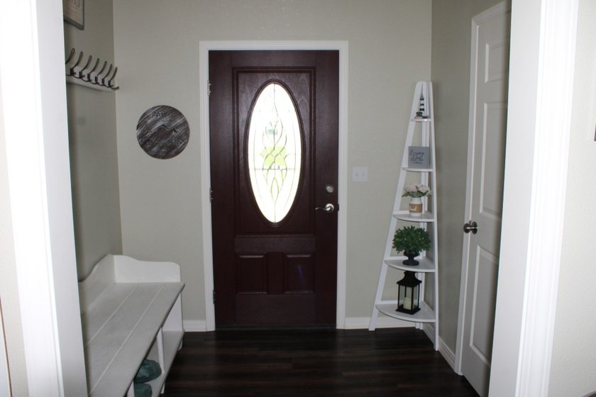 Outstanding Home in Desirable Cottonwood Road Area - Near New - photo 6