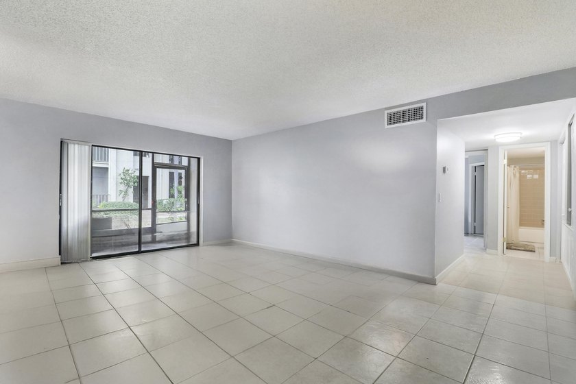 This charming 2 bed/2 bath 1st floor condo is ready for its next - photo 5