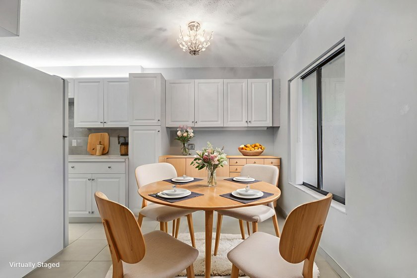 This charming 2 bed/2 bath 1st floor condo is ready for its next - photo 7