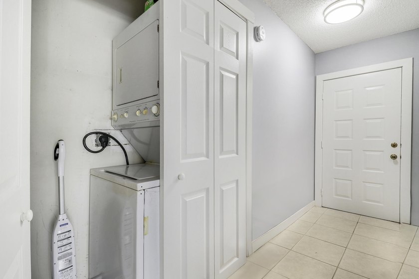 This charming 2 bed/2 bath 1st floor condo is ready for its next - photo 10