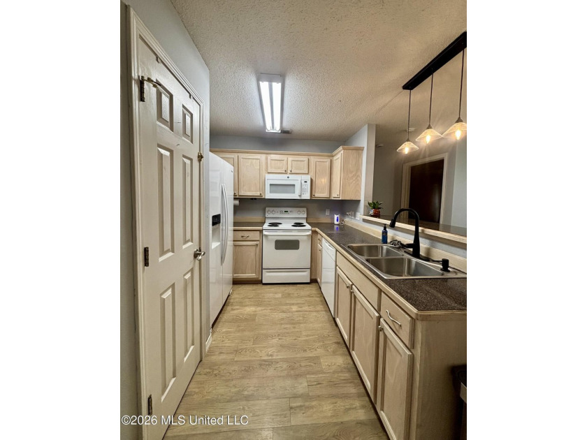 This charming 3 Bedroom/2 Bathroom Cottage-style home is nestled - photo 5