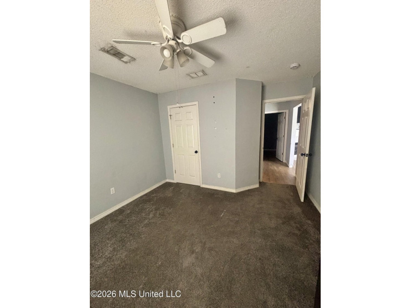 This charming 3 Bedroom/2 Bathroom Cottage-style home is nestled - photo 7