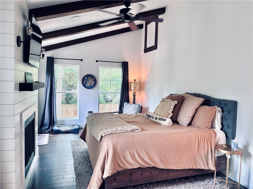 If you've been looking for an updated, charming, and spacious - photo 10