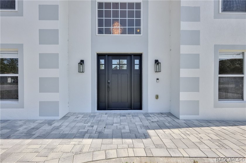 Welcome to this beautifully maintained one-owner pool home - photo 8