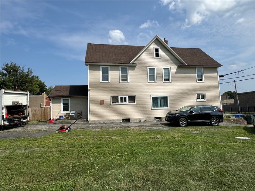 Welcome to 604 Upper Falls Blvd! This home offers two completely - photo 3