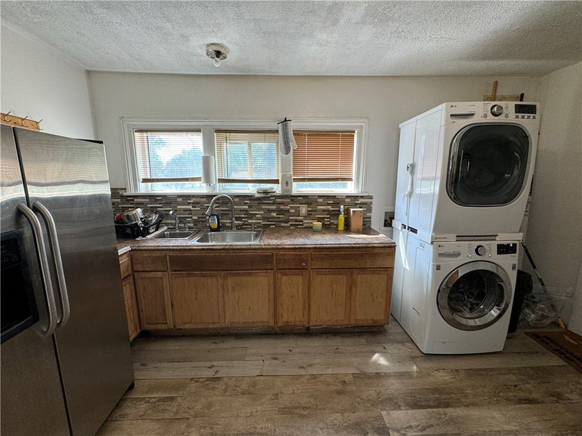 Welcome to 604 Upper Falls Blvd! This home offers two completely - photo 5