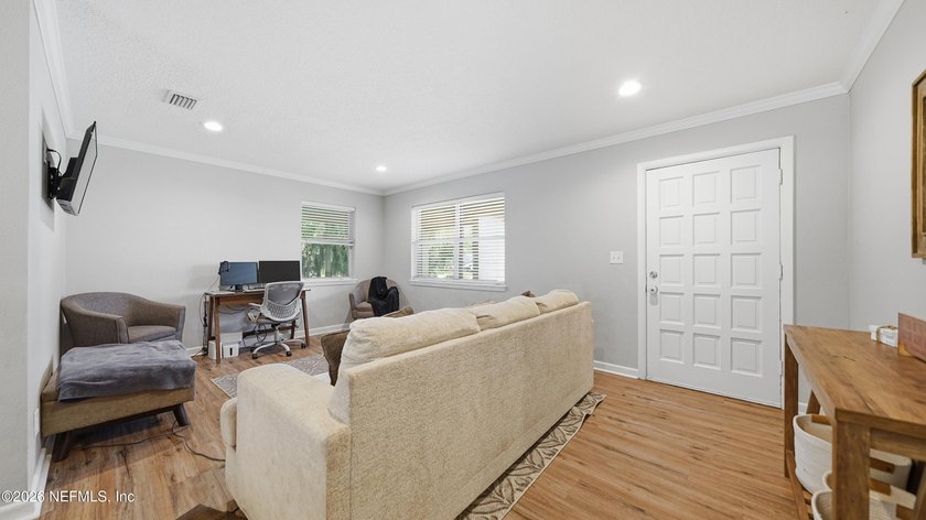 Welcome to this beautifully renovated 4-bedroom, 3-bathroom - photo 6