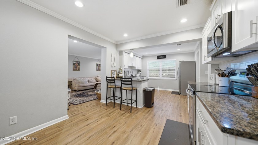 Welcome to this beautifully renovated 4-bedroom, 3-bathroom - photo 10
