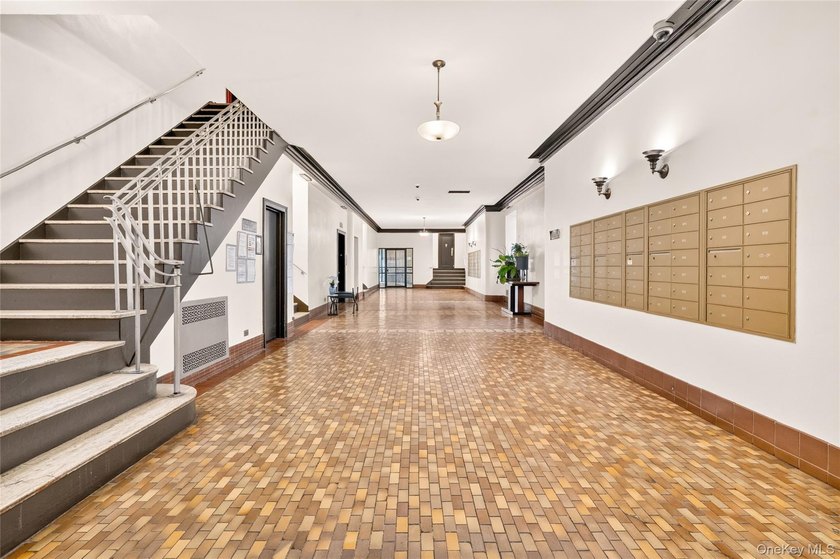SPONSOR UNIT - NO BOARD APPROVAL - Renovated one-bedroom, one - photo 12