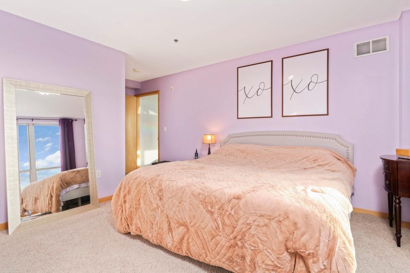 Welcome to unit #702! This top-floor unit offers an open concept - photo 16