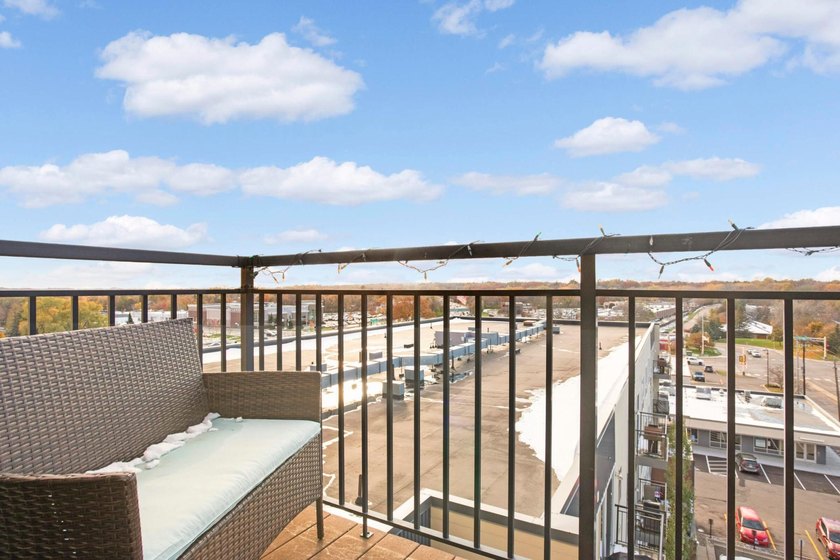 Welcome to unit #702! This top-floor unit offers an open concept - photo 20