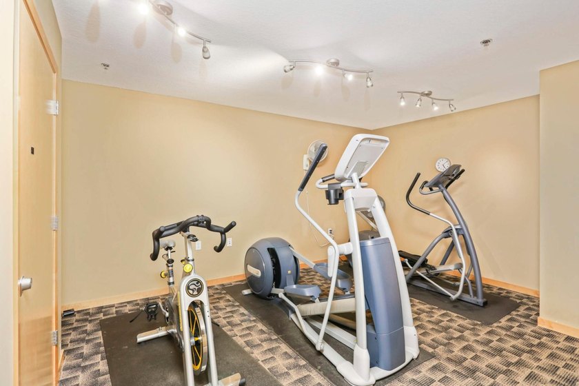 Welcome to unit #702! This top-floor unit offers an open concept - photo 23