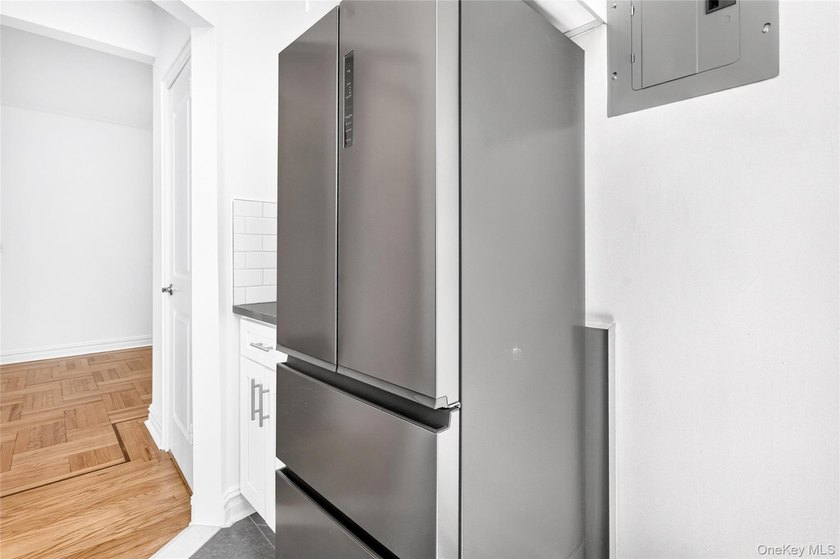 SPONSOR UNIT - NO BOARD APPROVAL - Renovated one-bedroom, one - photo 36