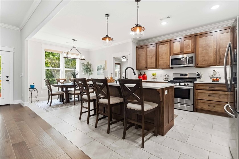 Beautifully appointed, move-in ready home in the heart of Bella - photo 7