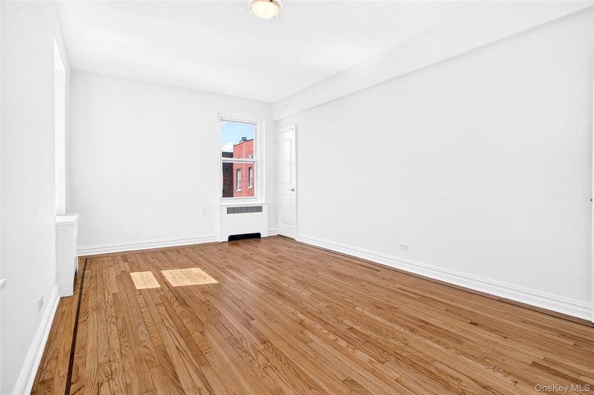 SPONSOR UNIT - NO BOARD APPROVAL - Renovated one-bedroom, one - photo 43