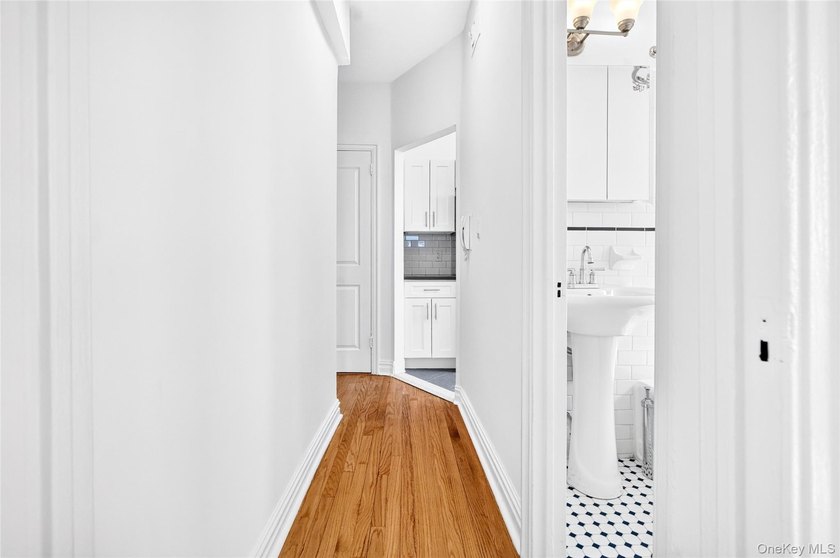 SPONSOR UNIT - NO BOARD APPROVAL - Renovated one-bedroom, one - photo 46