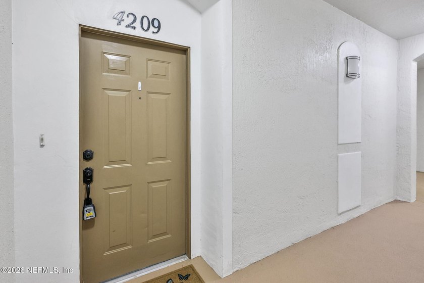 Welcome to luxury waterfront living in one of Campfield - photo 3