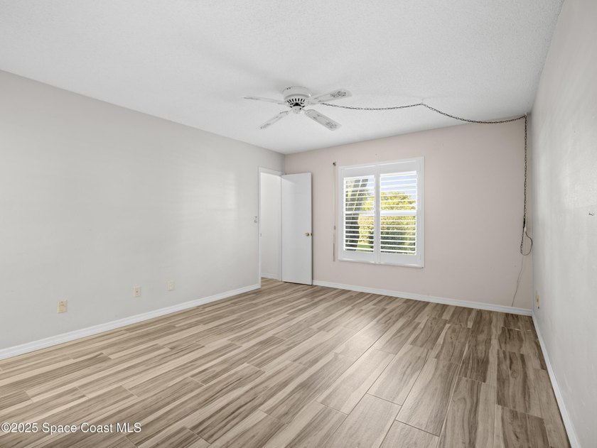 Welcome to this beautifully updated first-floor corner unit in a - photo 9