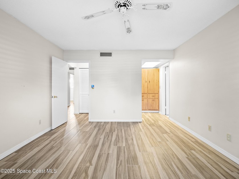Welcome to this beautifully updated first-floor corner unit in a - photo 10