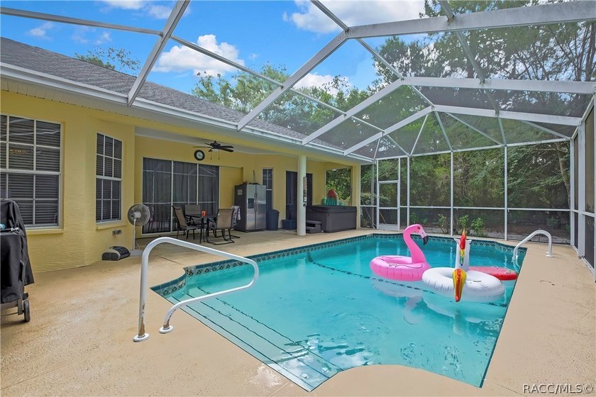 Nestled on a quiet cul-de-sac in the highly sought-after - photo 15