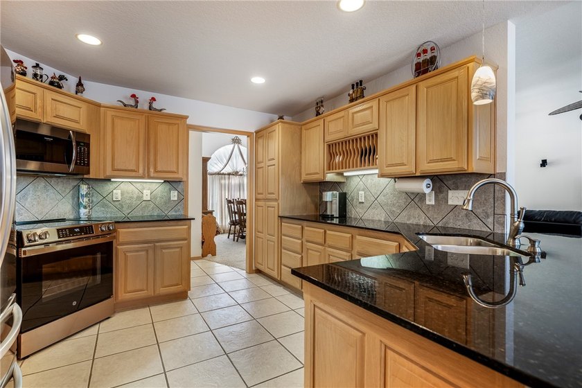 Stunning home features amazing views, natural light - photo 10