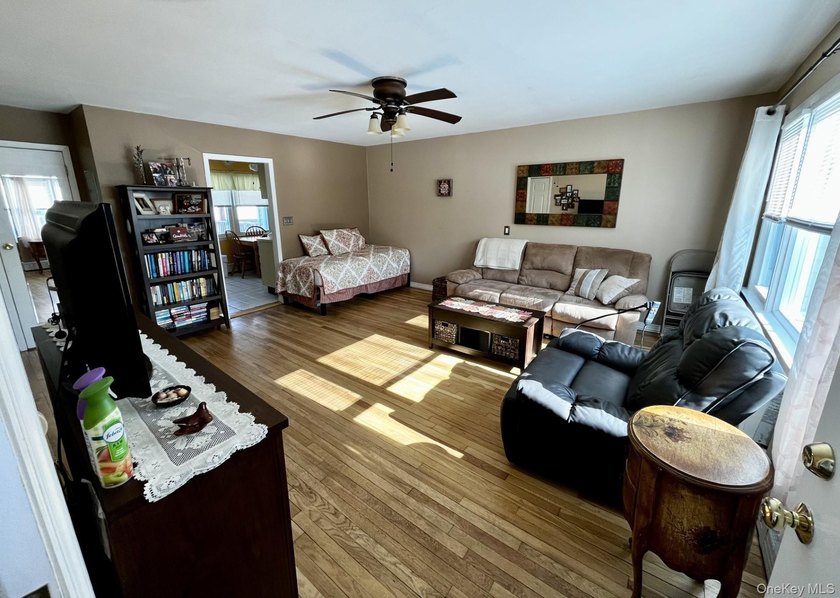 Rare Find!! Immaculate First Floor Studio in the Highly Sought - photo 4