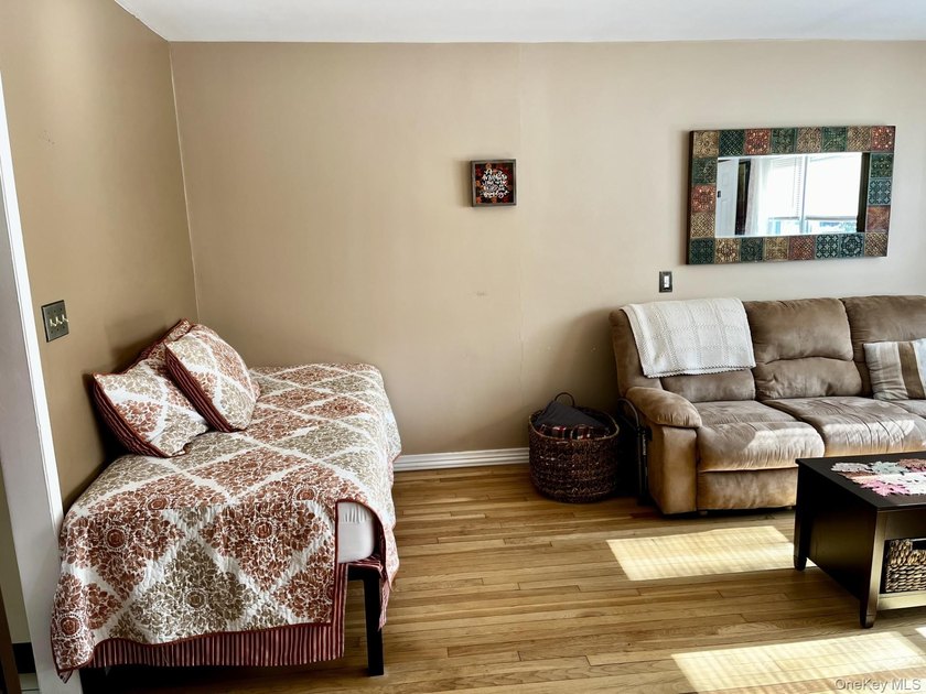 Rare Find!! Immaculate First Floor Studio in the Highly Sought - photo 6