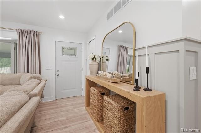 Welcome to this beautifully updated 3-bedroom, 2-bath ranch - photo 4