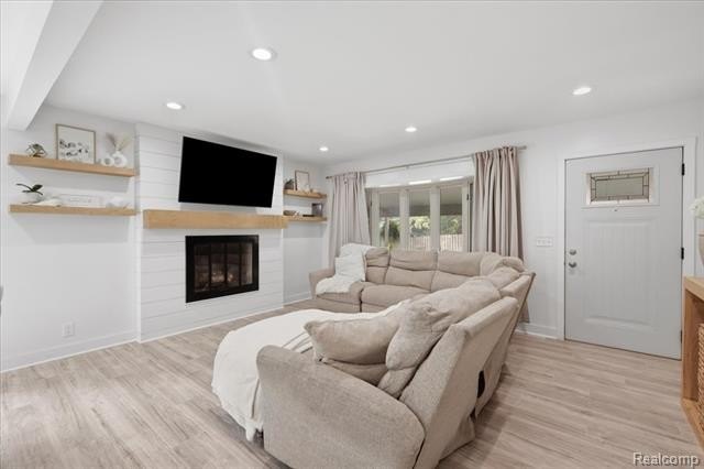 Welcome to this beautifully updated 3-bedroom, 2-bath ranch - photo 6
