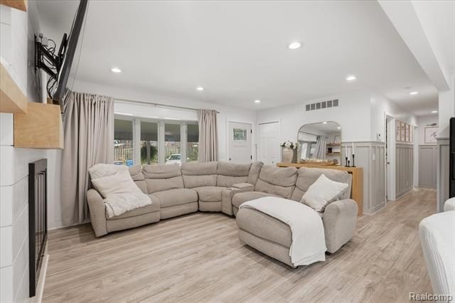 Welcome to this beautifully updated 3-bedroom, 2-bath ranch - photo 7