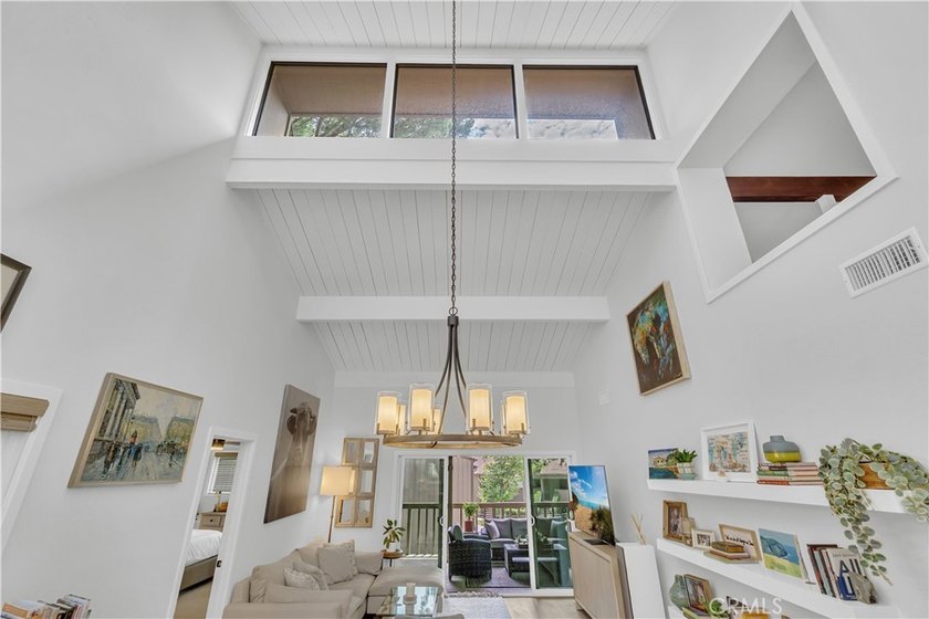 This 3-bedroom, 2-bath upstairs condo is beautifully updated - photo 9