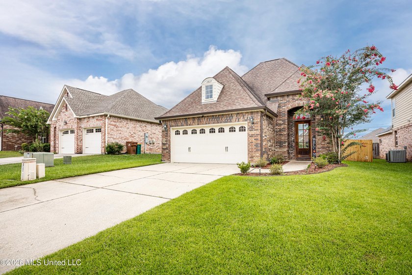 WELCOME HOME! This beautifully maintained home in the heart of - photo 2