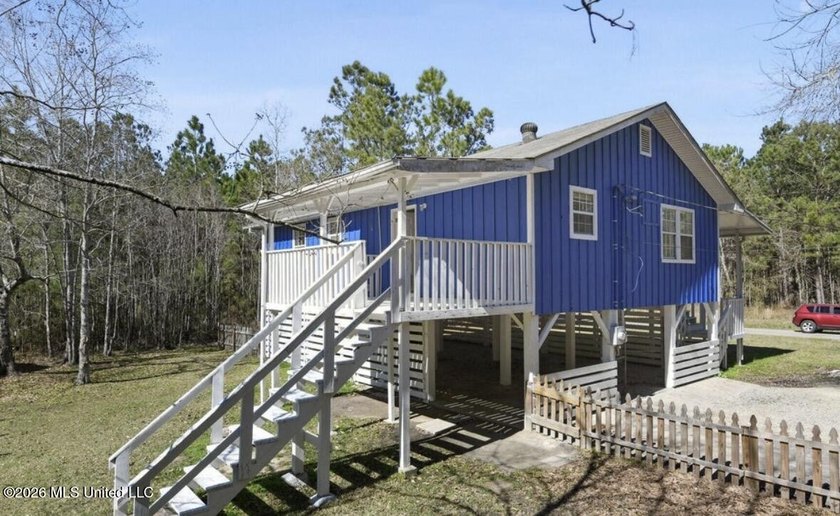 Charming 3-Bedroom Home Near Downtown Bay St. Louis! Nestled in - photo 4