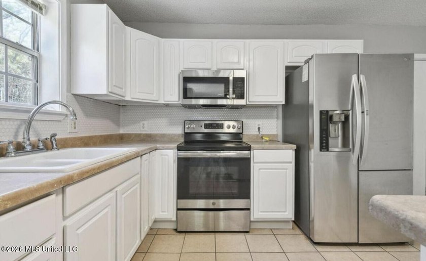 Charming 3-Bedroom Home Near Downtown Bay St. Louis! Nestled in - photo 10