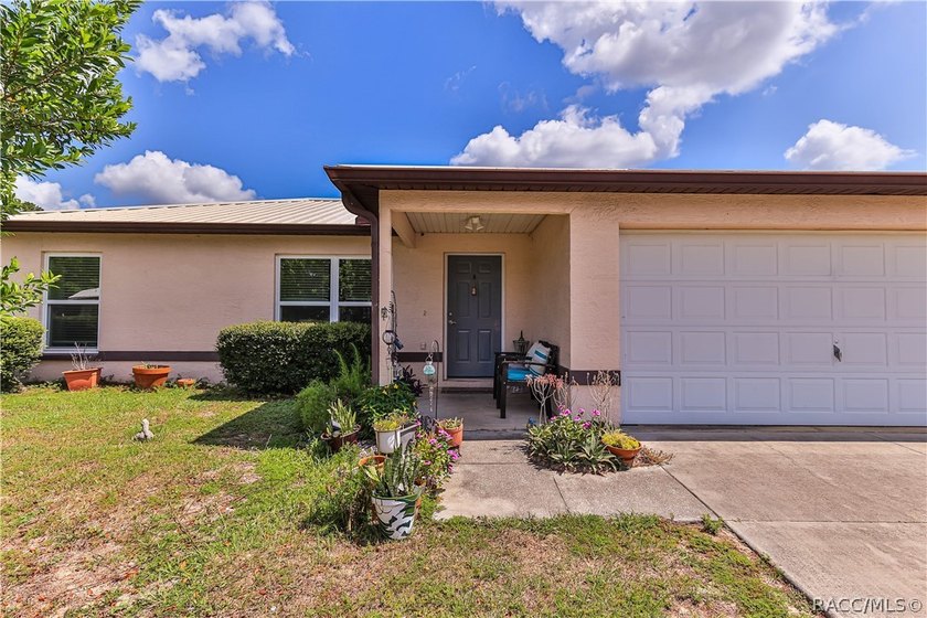 Great price for a great 3-bedroom 2-bath home in Homosassa. The - photo 2