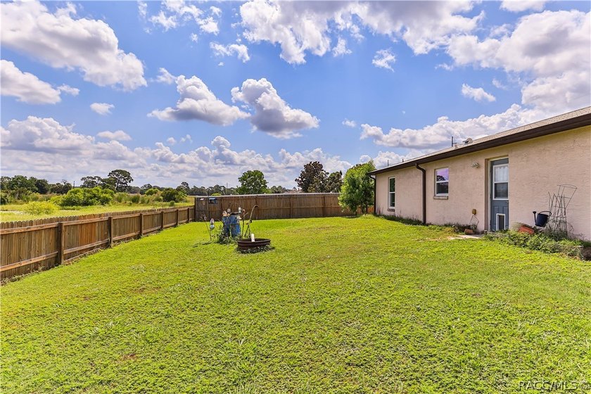 Great price for a great 3-bedroom 2-bath home in Homosassa. The - photo 5