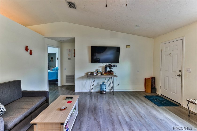 Great price for a great 3-bedroom 2-bath home in Homosassa. The - photo 7