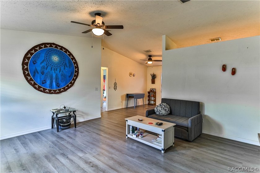 Great price for a great 3-bedroom 2-bath home in Homosassa. The - photo 8