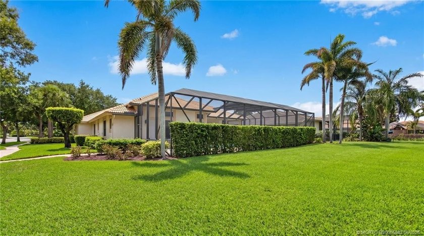 Lovely 4-bedroom, 3-bath, 3-car garage home in the prestigious - photo 4